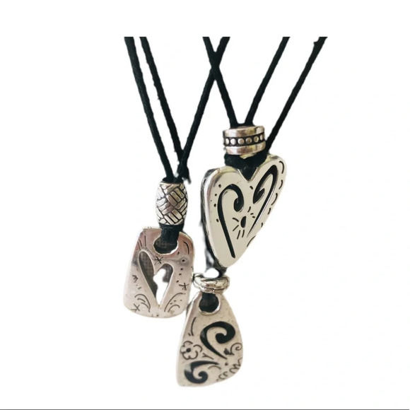 Brighton 3 strand leather necklace silver plated with 3 hearts. Silver plated - Picture 3 of 7